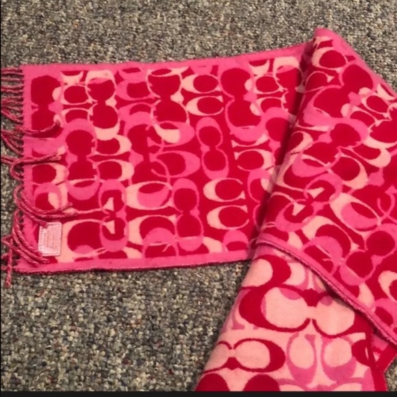 1 LEFT! EUC Signature COACH Wool Scarf, Pink - Picture 4 of 6